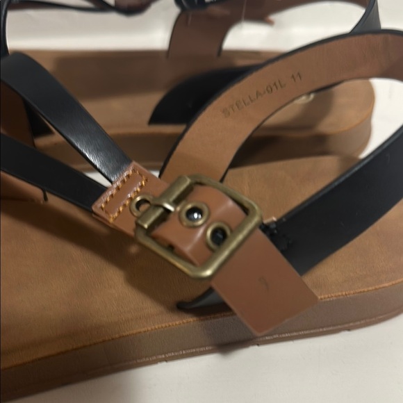 Stellah Black and Brown Sandals with Minimalist Design and Adjustable Straps - Picture 4 of 5